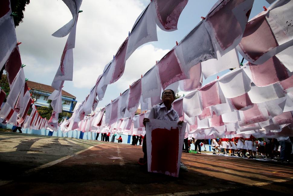 Siswa SD di Jakarta Buat 1.000 Kertas Daur Ulang Siswa SD di Jakarta Buat 1.000 Kertas Daur Ulang