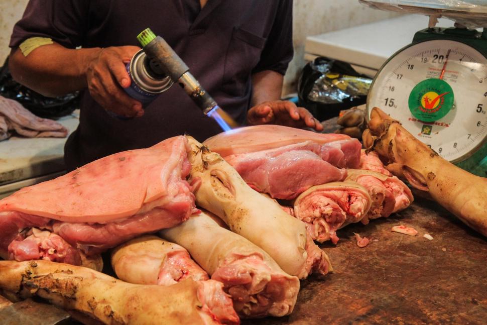 Pusat Penjualan Daging Babi di Pasar Senen Pusat Penjualan Daging Babi di Pasar Senen