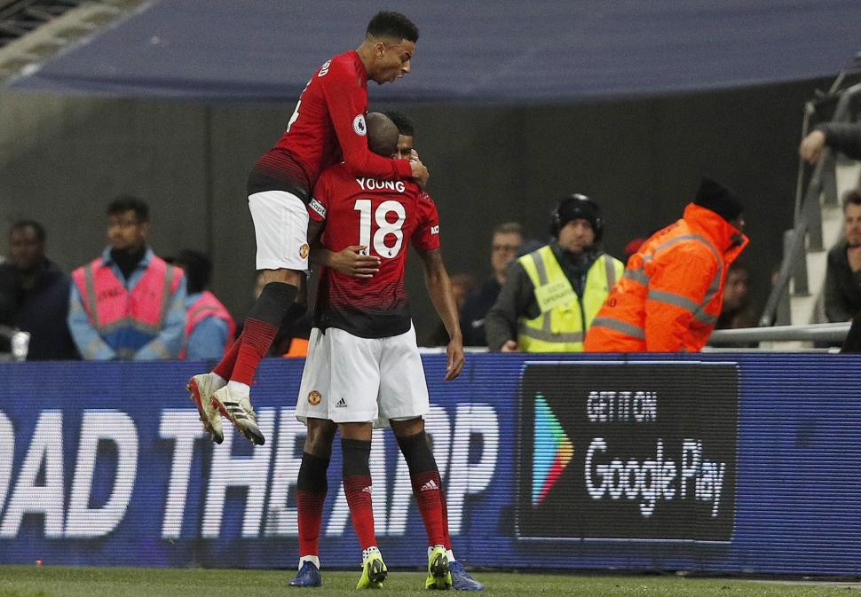 MU Kalahkan Tottenham di Stadion Wembley MU Kalahkan Tottenham di Stadion Wembley