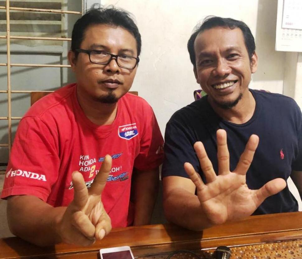 Ketua Ikasmantri 94, Revdi Iwan Syahputra (kiri), bersama Ketua Panitia Reuni Perak Ikasmantri 94, Jimmi Rustam. [Dok.Panitia]