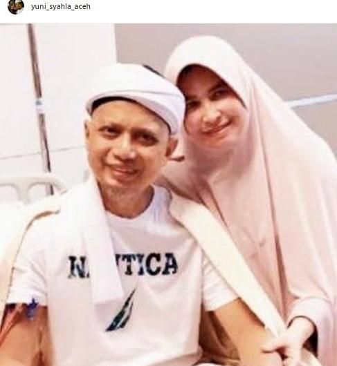 Ustaz Arifin Ilham bersama istrinya, Yuni Shayla. [Instagram]