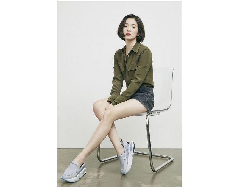 Song Hye Kyo pakai Dad Sneakers [Suecomma Bonnie]