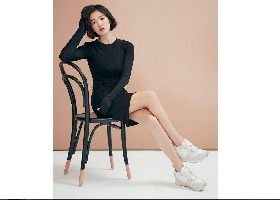 Song Hye Kyo pakai Dad Sneakers [Suecomma Bonnie]