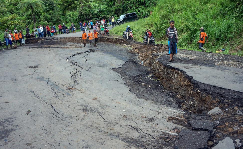Jalan Ambles di Pekalongan Jalan Ambles di Pekalongan