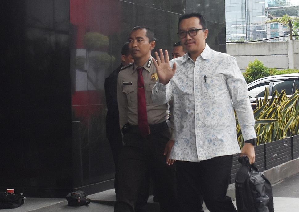 Menpora Diperiksa KPK Menpora Diperiksa KPK