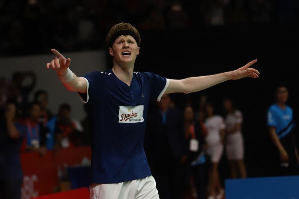 Anders Antonsen Juara Indonesia Masters Usai Kalahkan Kento Momota Anders Antonsen Juara Indonesia Masters Usai Kalahkan Kento Momota