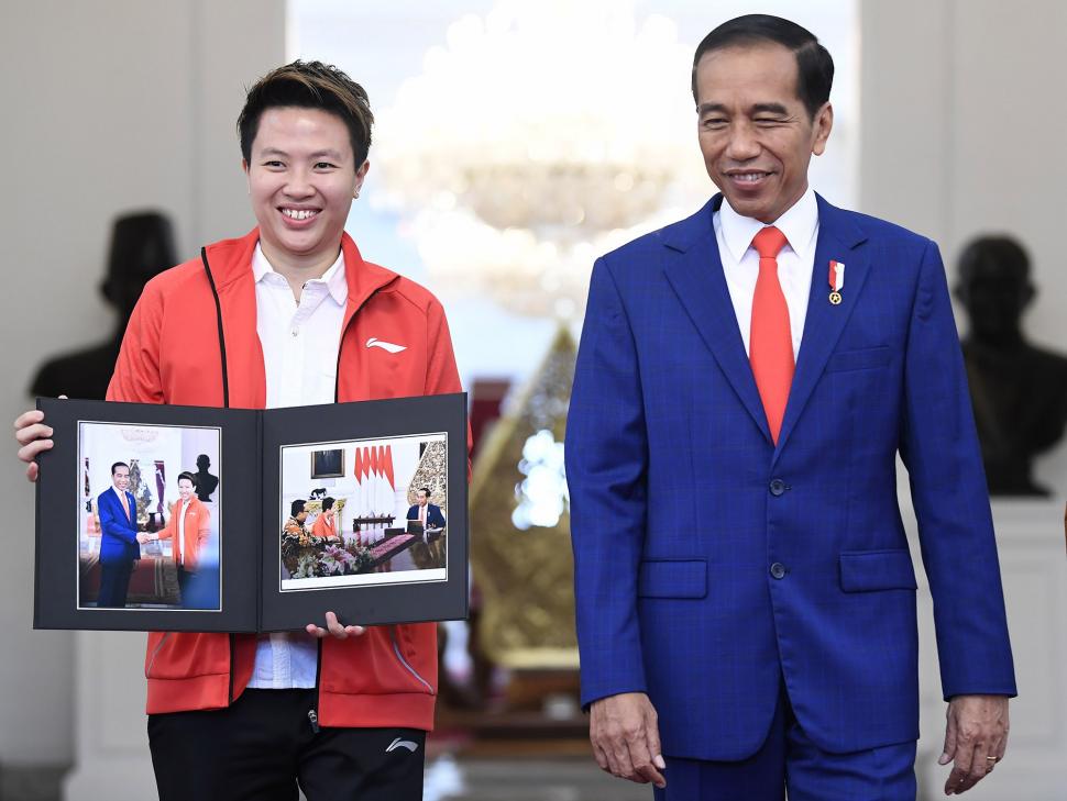 Pensiun dari Bulutangkis, Liliyana Natsir Pamit ke Jokowi di Istana Pensiun dari Bulutangkis, Liliyana Natsir Pamit ke Jokowi di Istana