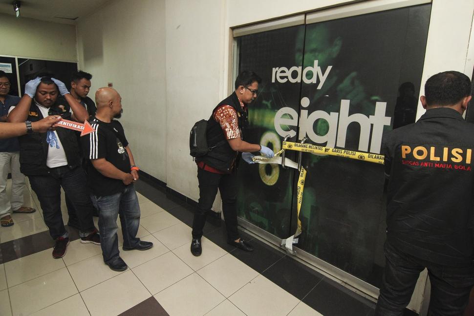 Kantor PT Liga Indonesia Disegel Kantor PT Liga Indonesia Disegel