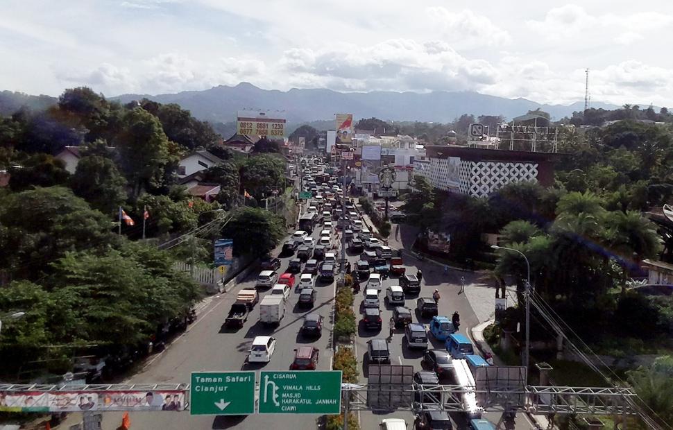 Libur Imlek, Sepanjang Jalur Puncak Macet Libur Imlek, Sepanjang Jalur Puncak Macet
