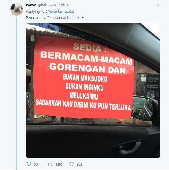 Spanduk warung viral [twitter]