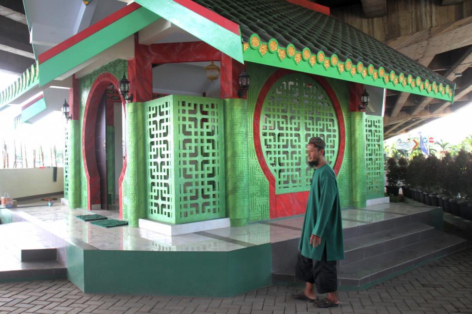 Musholla Kolong Tol Berasitektur Tionghoa Musholla Kolong Tol Berasitektur Tionghoa