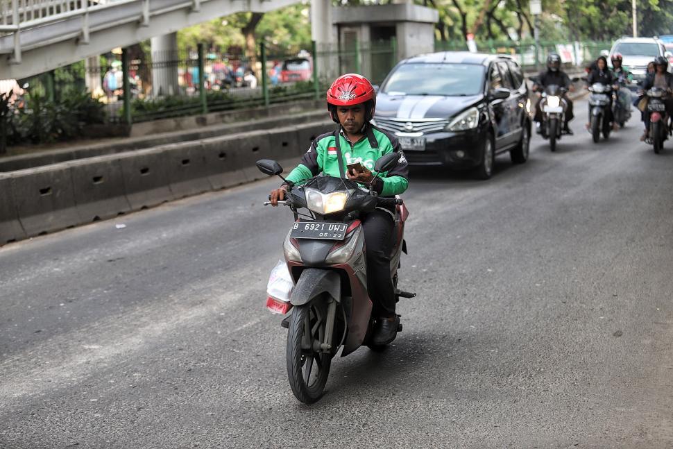 Polisi Akan Tilang Pengguna GPS saat Berkendara Polisi Akan Tilang Pengguna GPS saat Berkendara