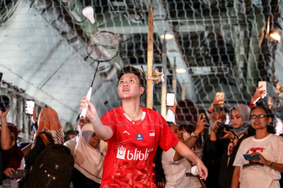 Sensasi Liliyana Natsir Main Bulutangkis di Ketinggian 17.500 Kaki Sensasi Liliyana Natsir Main Bulutangkis di Ketinggian 17.500 Kaki
