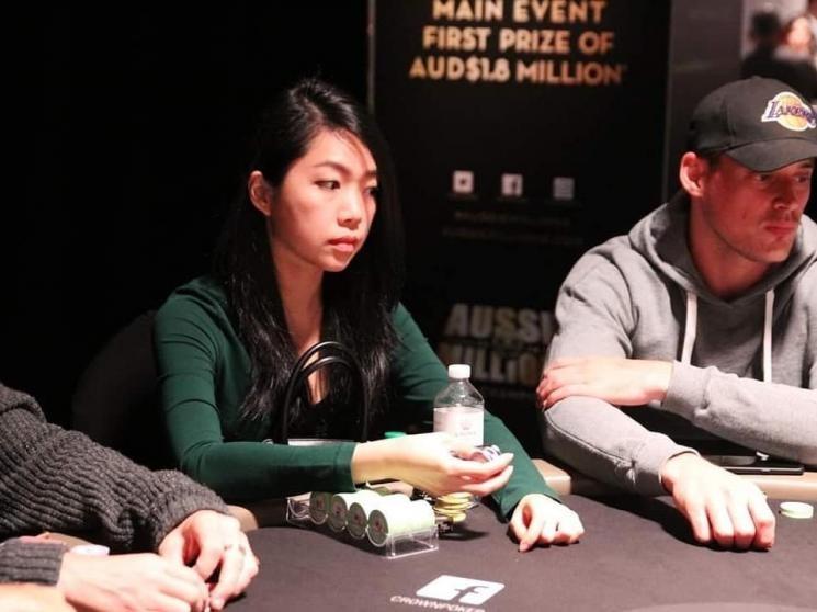 Natalie Teh Siew-po rela resign dari perusahaan demi jadi pemain poker profesional. (Instagram/@natalietehsp)