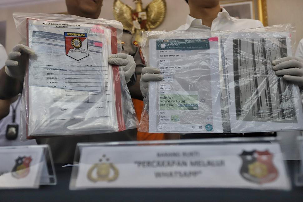 Polisi Ungkap Kasus Penipuan Valas Polisi Ungkap Kasus Penipuan Valas