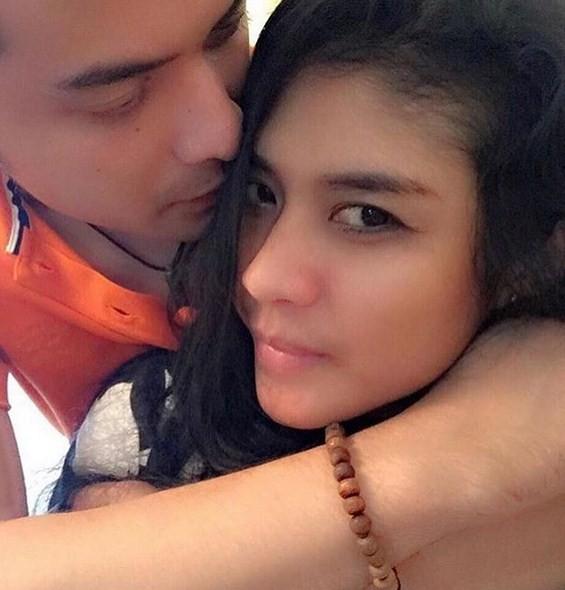 Choky Andriano mesra bareng istri, Icha. (Instagram)