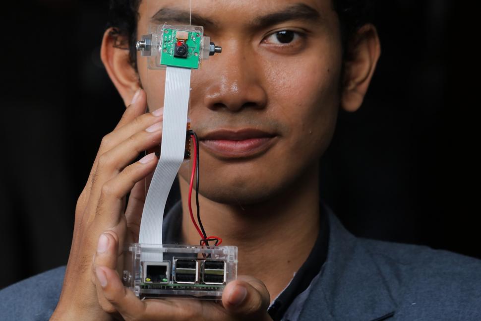 Hebat! Mahasiswa Stikom Ciptakan Pendeteksi Kantuk untuk Pengemudi Hebat! Mahasiswa Stikom Ciptakan Pendeteksi Kantuk untuk Pengemudi