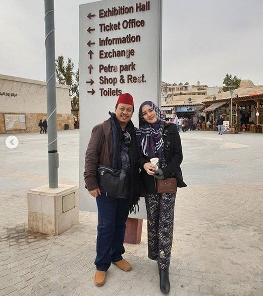 Opick dan istri barunya, Bebi Silvana tengah berlibur di Petra, Jordania. (Instagram)