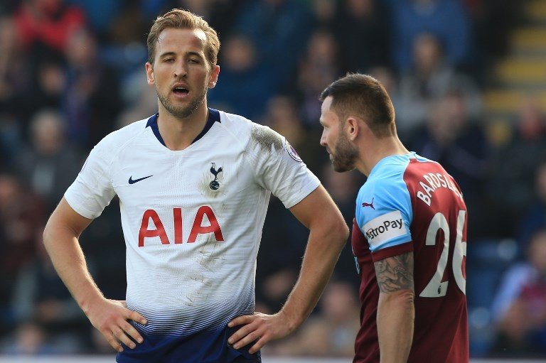 Reaksi pemain Tottenham Hotspur Harry Kane setelah timnya dikalahkan Burnley dalam lanjutan Liga Inggris yang berlangsung di Turf Moor, Sabtu (23/2/2019) [AFP]