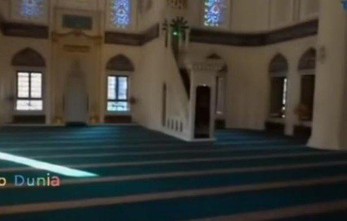 Masjid Camii Tokyo merupakan lokasi pernikahan Syahrini - Reino Barack. 