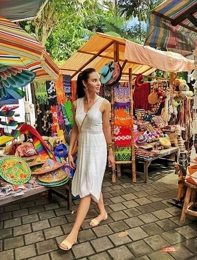 Gaya Casual Miss Universe 2018, Catriona Gray [ig @catriona_gray]