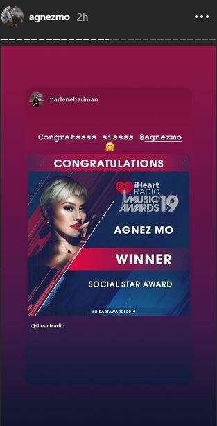 Agnez Mo meraih piala di iHeartRadio Music Awards kategori Social Star. [instagram/agnezmo]