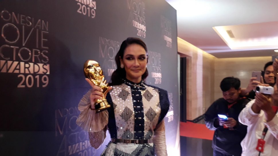 Luna Maya di MNC Studios, Kebon Jeruk, Jakarta Barat, Jumat (15/3/2019) dini hari. [Suara.com/Sumarni]