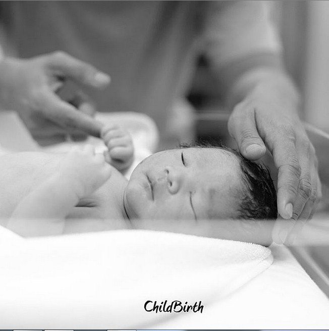 Anak kedua Putri Titian dan Junior Liem. (@childbirthphotography dan @dierabachir)
