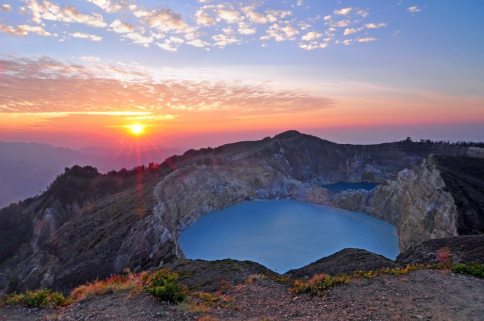 Danau Kelimutu, Indonesia, salah satu danau kawah paling keren di dunia. (Shutterstock)