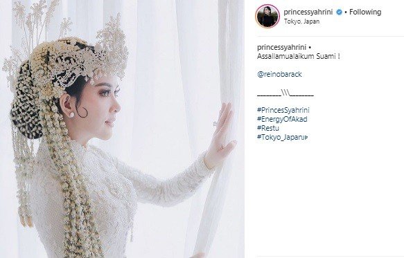 Manjanya Syahrini sapa Reino Barack di Instagram. [Instagram]