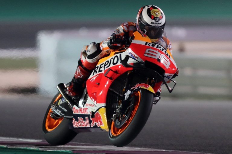 Pebalap anyar Repsol Honda, Jorge Lorenzo, saat menjalani balapan MotoGP Qatar di Sirkuit Losail, Minggu (10/3/2019). [AFP/Karim Jaafar]