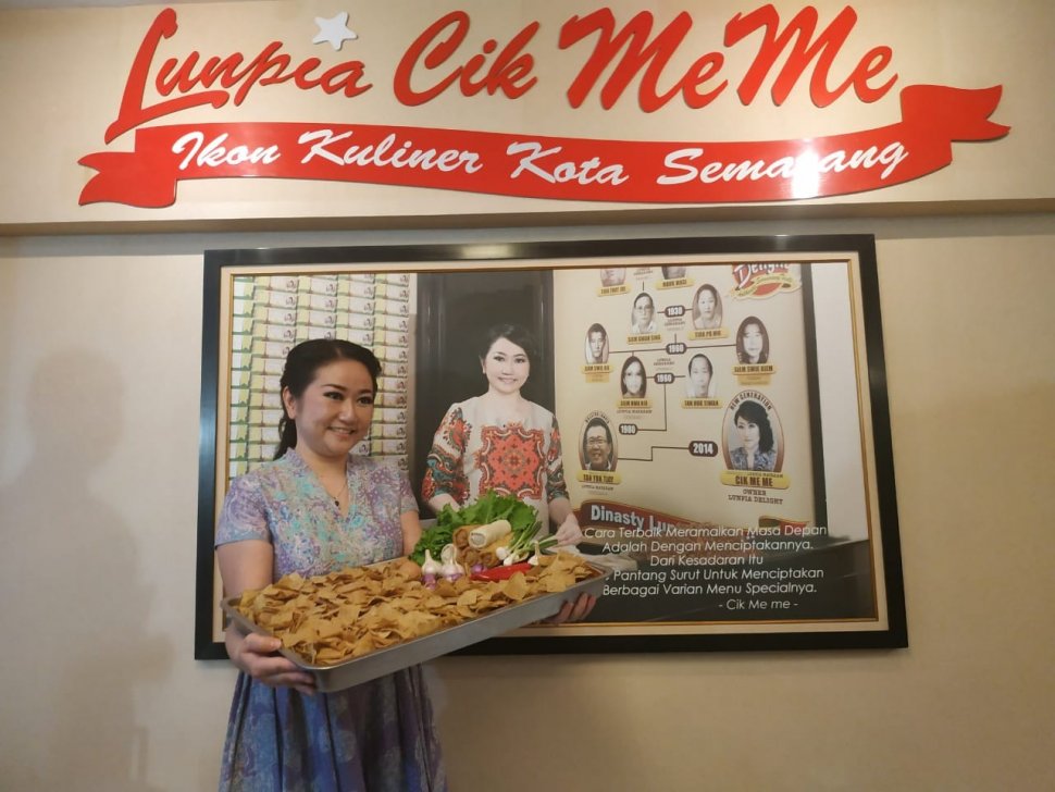 Keripik Lumpia dan Lumpia Enam Rasa jadi oleh-oleh baru khas kota Semarang. (Suara.com/Adam Iyasa)