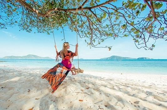 Destinasi Wisata di Dunia yang Bangkitkan Kembali Serunya Masa Kecil [IG @fotograf_phuket]