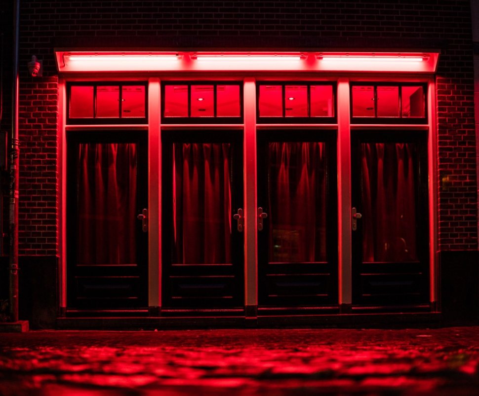 Kawasan wisata lampu merah alias red light district di Amsterdam, Belanda. (Shutterstock)