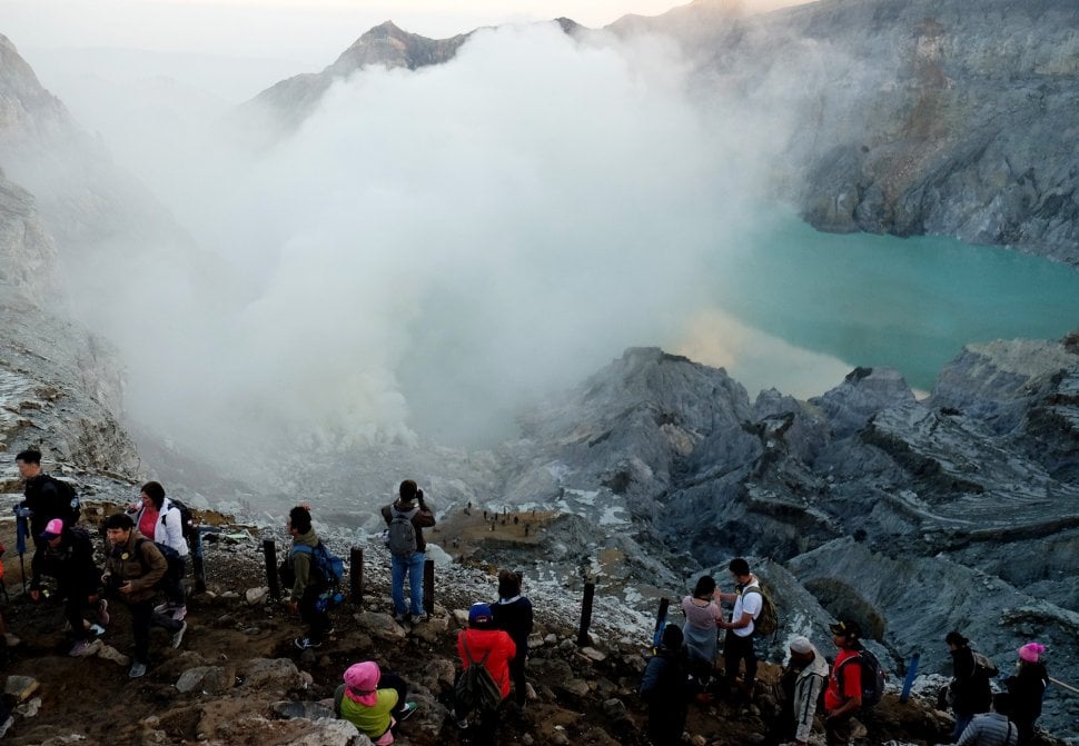 Menikmati Panorama Kawah Gunung Ijen