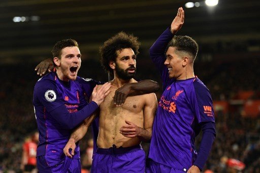 Pemain Liverpool Mohamed Salah (tengah) rayakan golnya ke gawang Southampton dalam pertandingan pekan ke-33 Liga Inggris yang berlangsung di St. Mary Stadium, Sabtu (6/4/2019) [AFP]