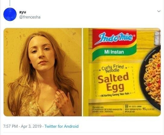 Saoirse Ronan disebut pakai baju mirip bungkus Indomie. (Dok. Twitter/frenchesha)