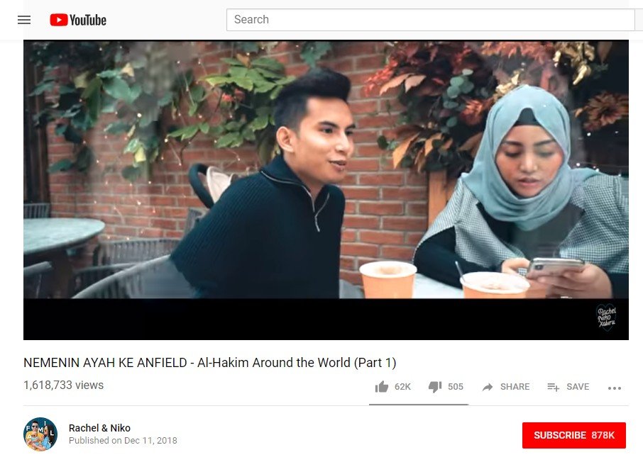 Tangkapan layar NEMENIN AYAH KE ANFIELD - Al-Hakim Around the World (Part 1) (Youtube/Rachel & Niko)