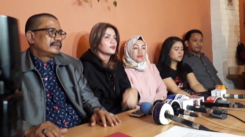 Hilda Vitria gelar jumpa pers [Suara.com/Ismail]