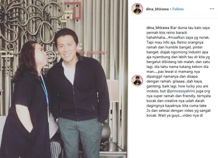 Perempuan ini kegirangan karena berkesempatan pose mesra dengan Reino Barack. [instagram/@dina_bhirawa]