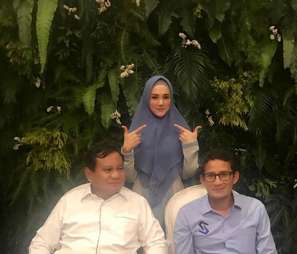 Mulan Jameela foto bareng Prabowo dan Sandiaga Uno. [Instagram]