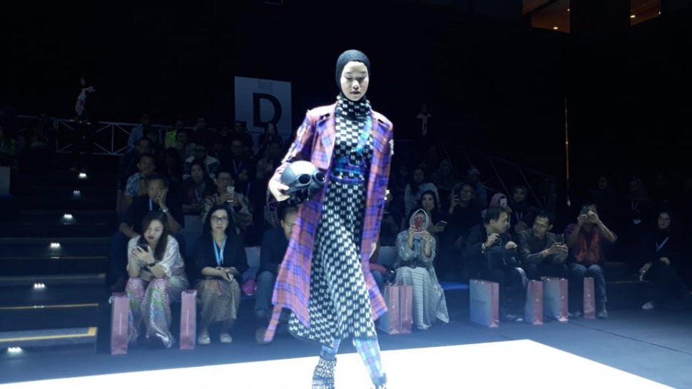 Rancangan Lisa Fitria dalam pembukaan Muslim Fashion Festival Indonesia 2019