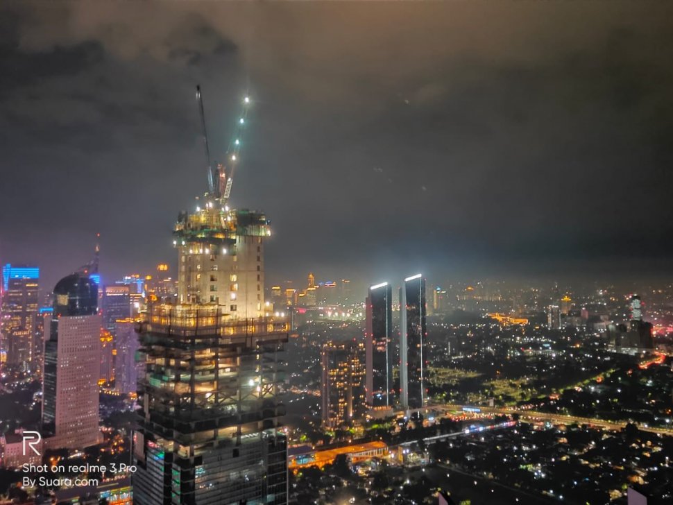 Hasil foto kamera realme 3 Pro ketika diuji pada Selasa malam (30/4/2019) di Jakarta. [Suara.com/Tivan Rahmat]