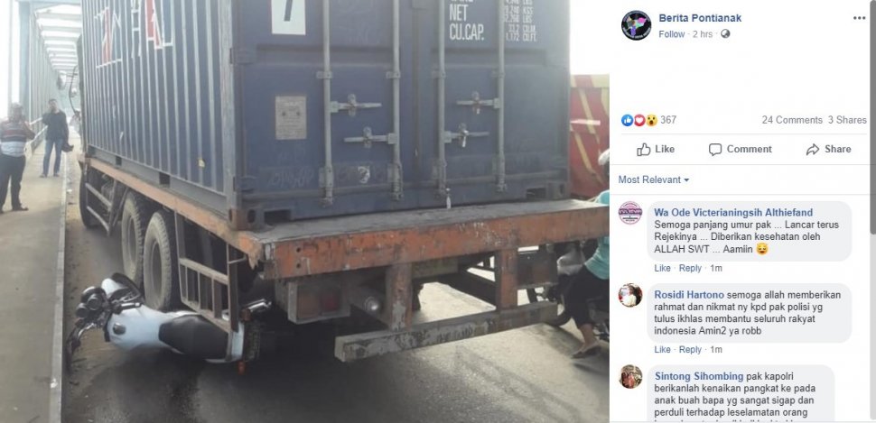 Salut, Seorang Polisi Relakan Sepeda Motornya Remuk Untuk  Ganjal Truk. (Facebook/Berita Pontianak)