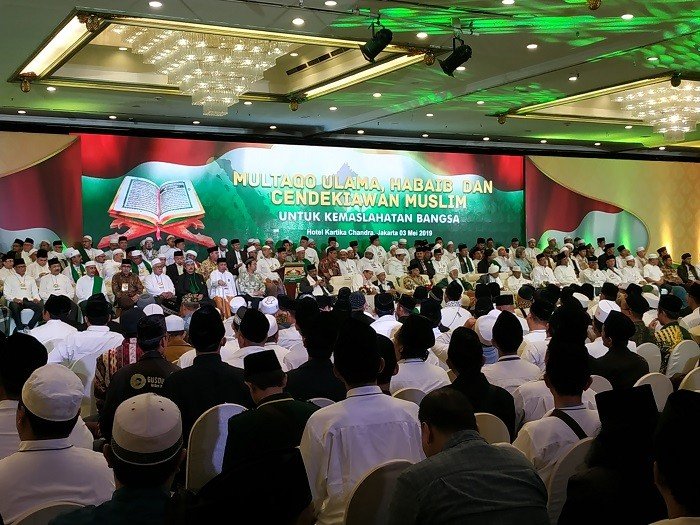 Ulama dan pemikir Islam dari berbagai organisasi massa, menggelar acara Multaqo Ulama, Habaib, dan Cendekiawan Muslim untuk Kemaslahatan Umat, di Hotel Kartika Chandra, Jakarta Selatan, Jumat (3/5/2019) malam. [Suara.com/Fakhri]