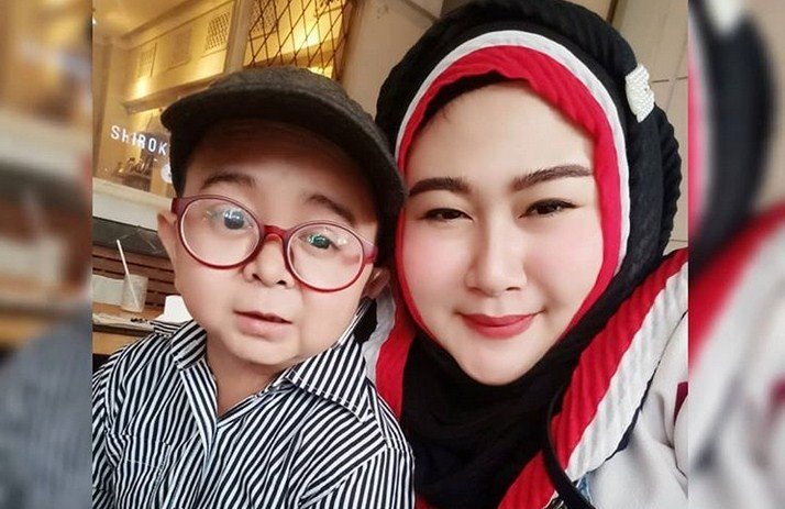 Daus Mini bersama istri barunya, Shelvie Hana Wijaya. [Instagram]