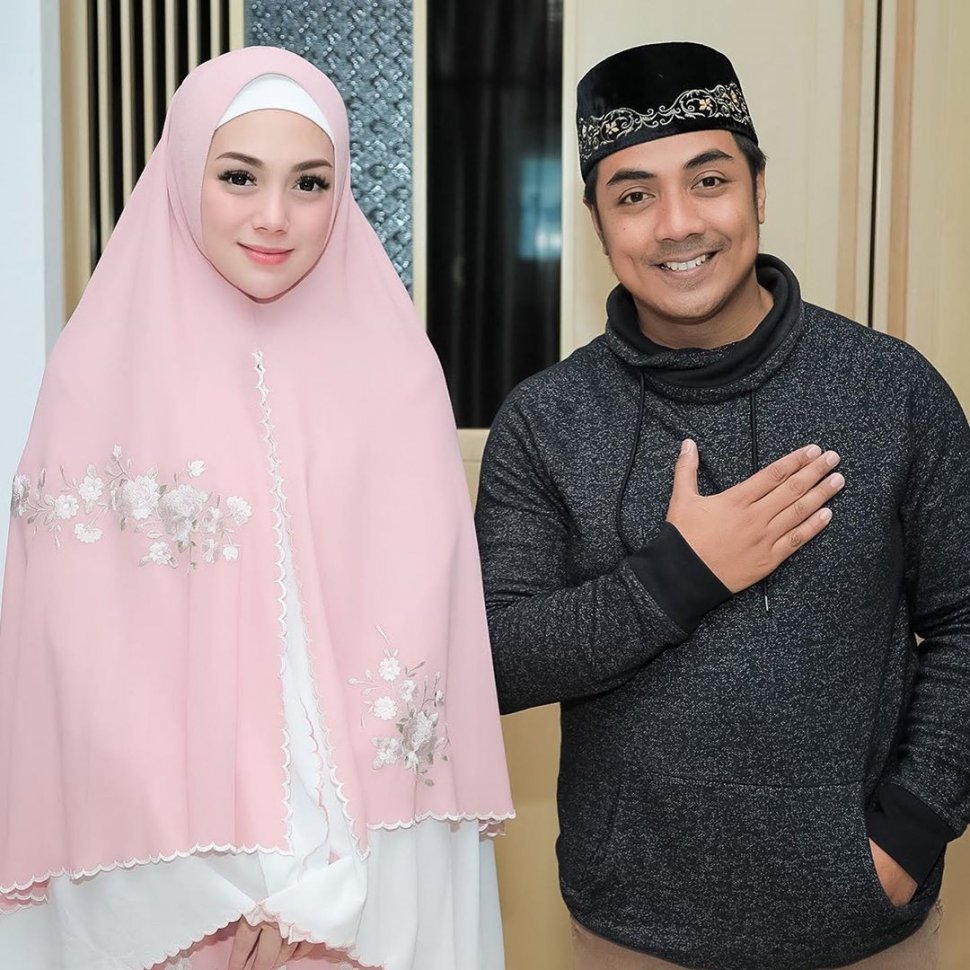 Celine Evangelista bersama Ustaz Riza Muhammad. [Instagram]