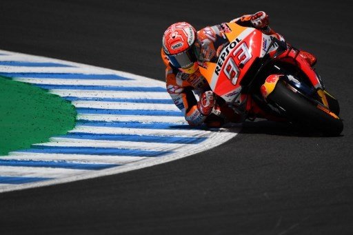 Pebalap Repsol Honda, Marc Marquez, saat mengikuti balapan MotoGP Spanyol di Sirkuit Jerez, Minggu (5/5/2019). [AFP/Gabrial Bouys]