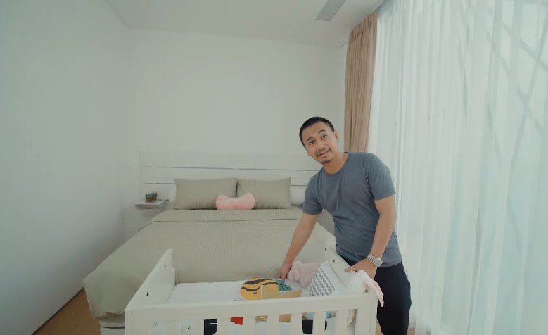 Kamar Alinea Ava Nasution. (YouTube/Raditya Dika)