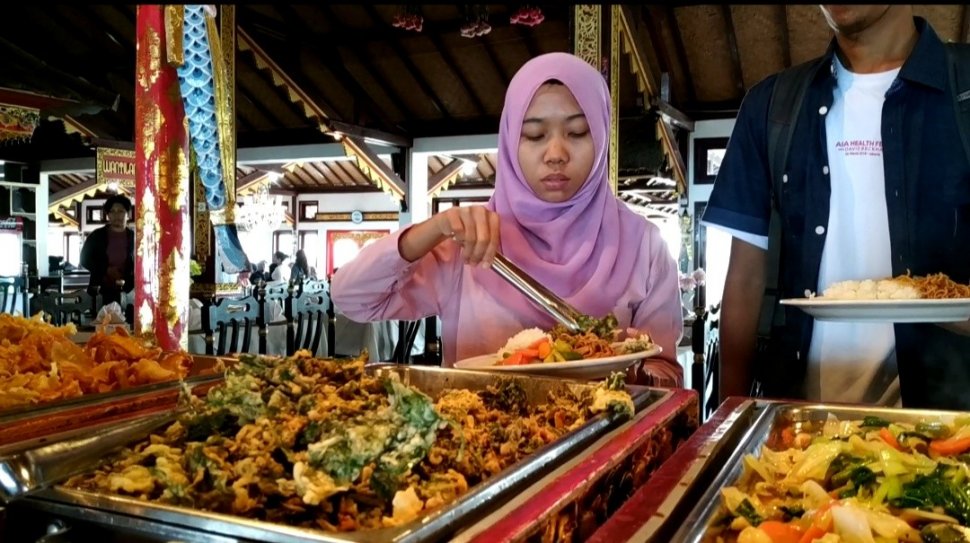 Berbuka Puasa dengan Pemandangan Gunung Batur di Kintamani Restaurant [Suara.com/Firsta]